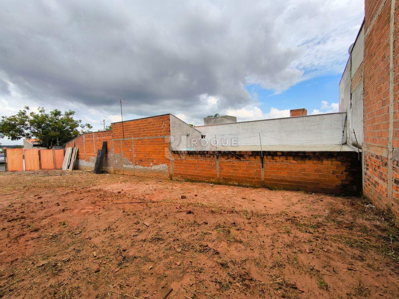 Terreno à venda no bairro Jardim dos Jequitibás: 