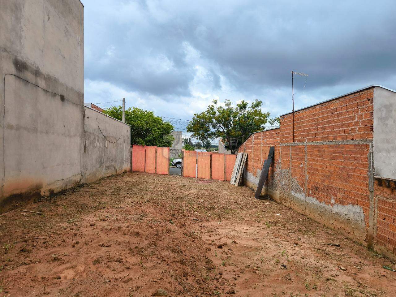 Terreno à venda no bairro Jardim dos Jequitibás: 
