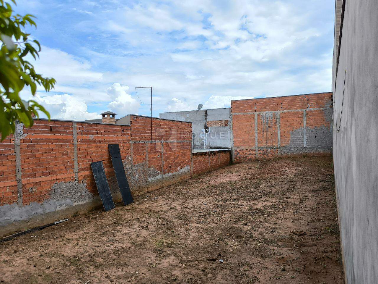 Terreno à venda no bairro Jardim dos Jequitibás: 