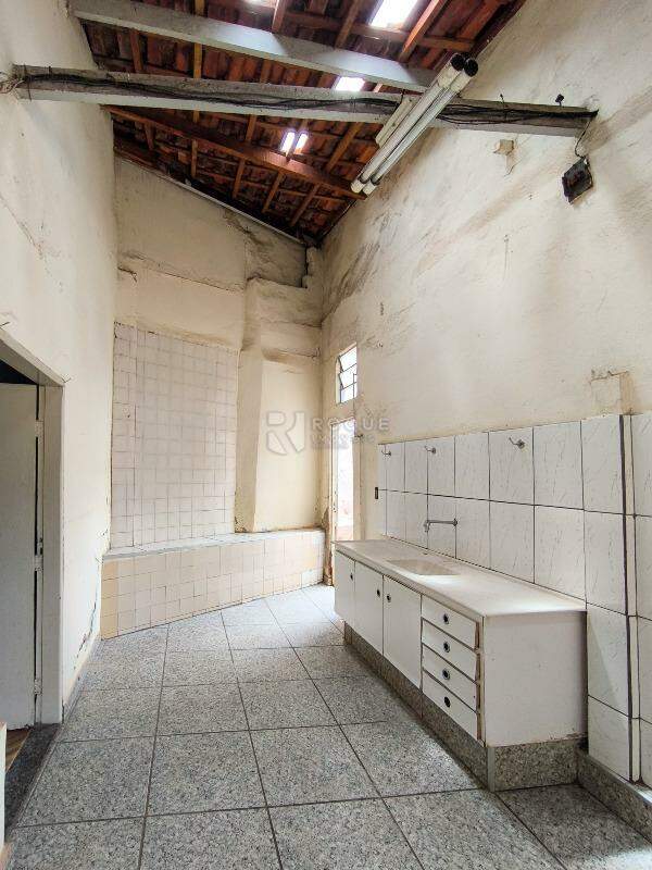 Casa Residencial à venda no bairro Jardim Presidente Dutra: ÁREA DE SERVIÇO