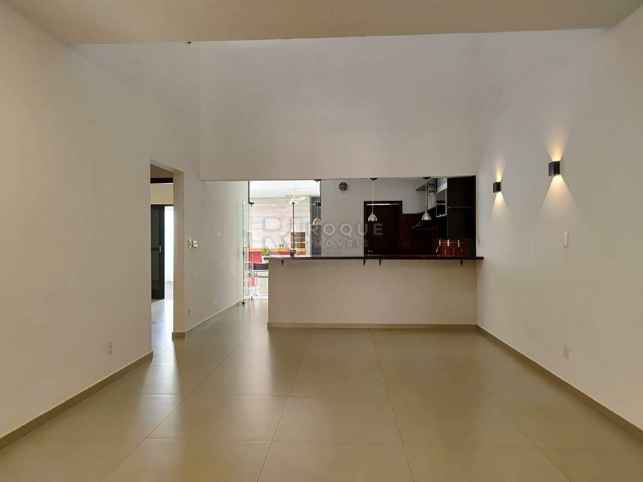 Casa em condomínio à venda no bairro Parque Residencial Roland 2: Sala