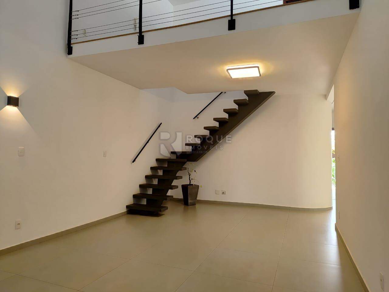 Casa em condomínio à venda no bairro Parque Residencial Roland 2: Sala