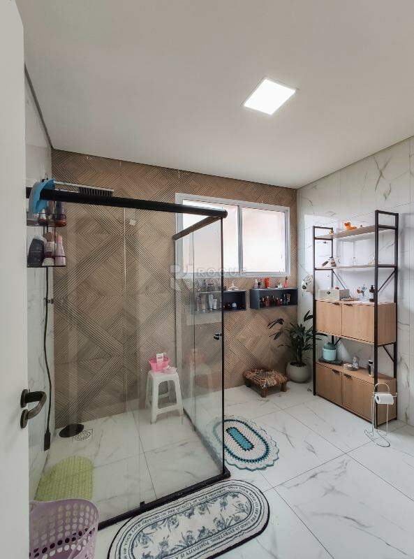 Chácara à venda no bairro Residencial Interlagos: WC suíte 