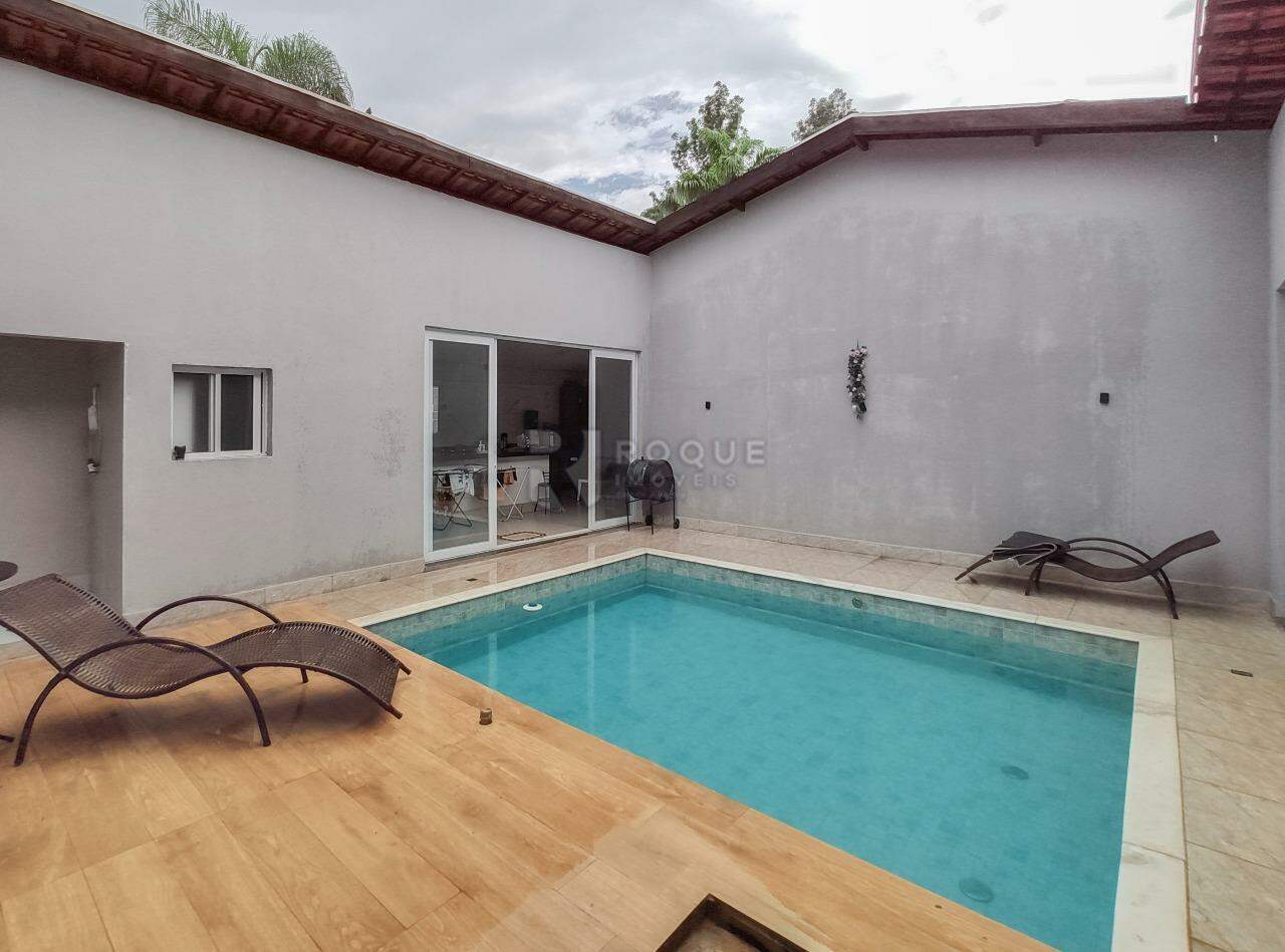 Chácara à venda no bairro Residencial Interlagos: Piscina