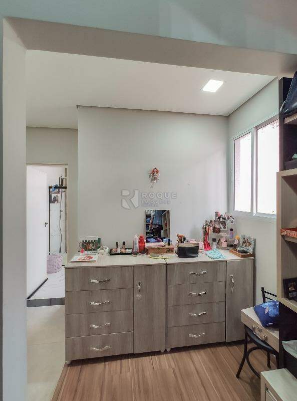 Chácara à venda no bairro Residencial Interlagos: Closet suíte 