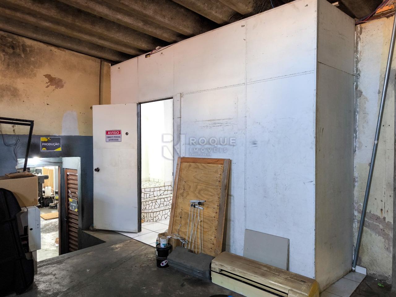 Barracão/Galpão à venda no bairro Chácaras Antonieta: ENTRADA ESCRITÓRIO