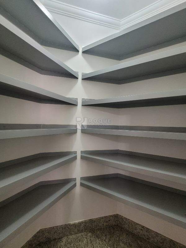 Casa em condomínio à venda no bairro Residencial Greville: Despensa
