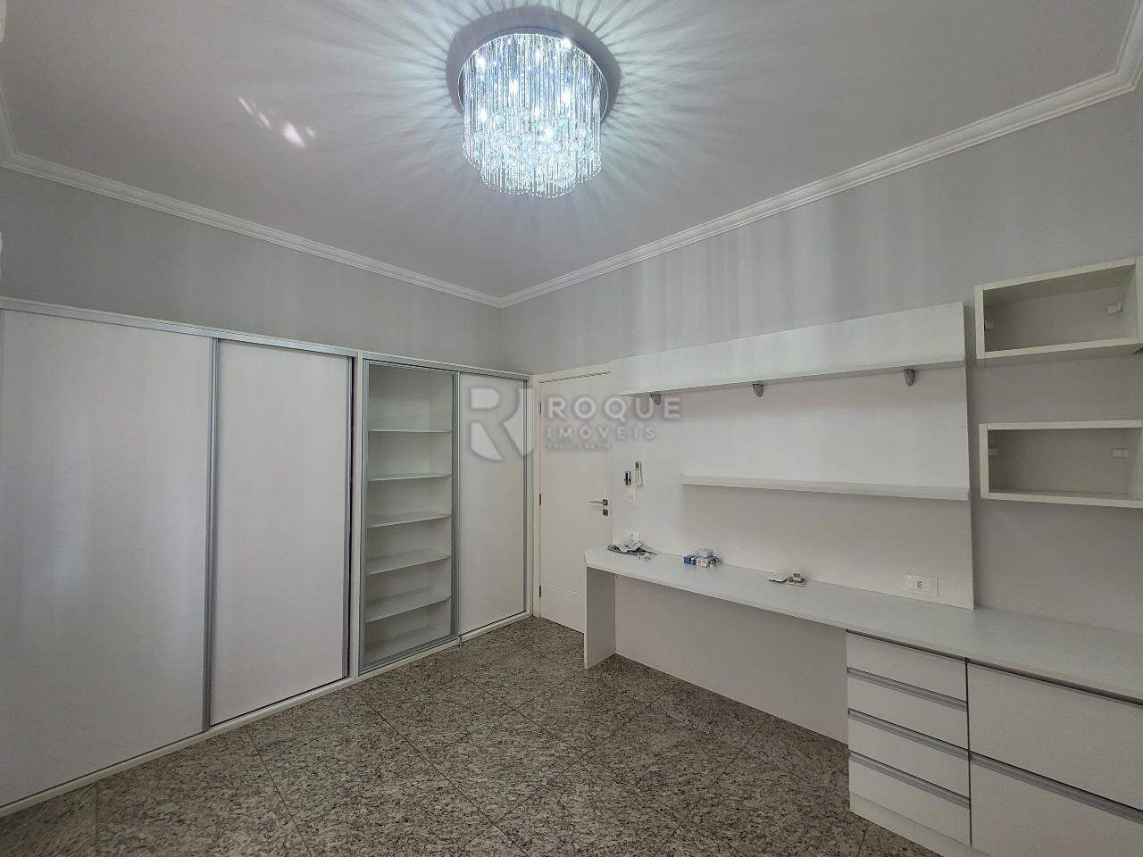Casa em condomínio à venda no bairro Residencial Greville: Sala de TV