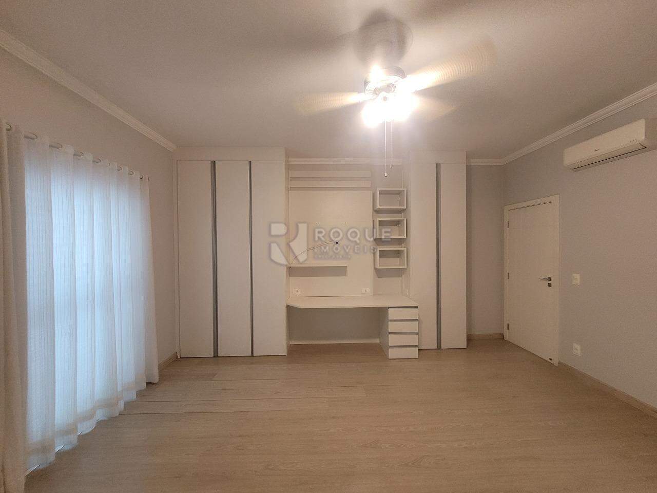 Casa em condomínio à venda no bairro Residencial Greville: Dormitório 4 suíte