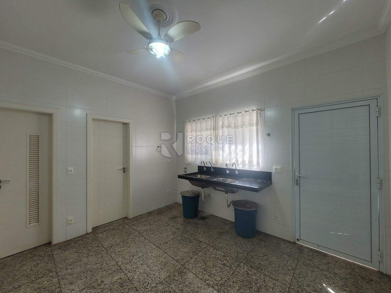 Casa em condomínio à venda no bairro Residencial Greville: Área de serviço