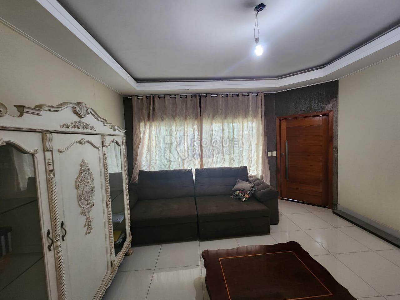 Casa em condomínio à venda no bairro Parque Residencial Roland 2: Sala de estar