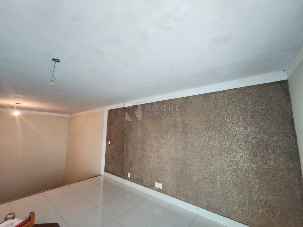 Casa em condomínio à venda no bairro Parque Residencial Roland 2: Sal de tv