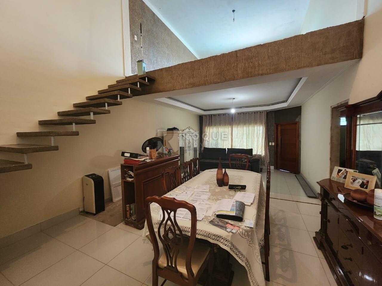 Casa em condomínio à venda no bairro Parque Residencial Roland 2: Sala de jantar