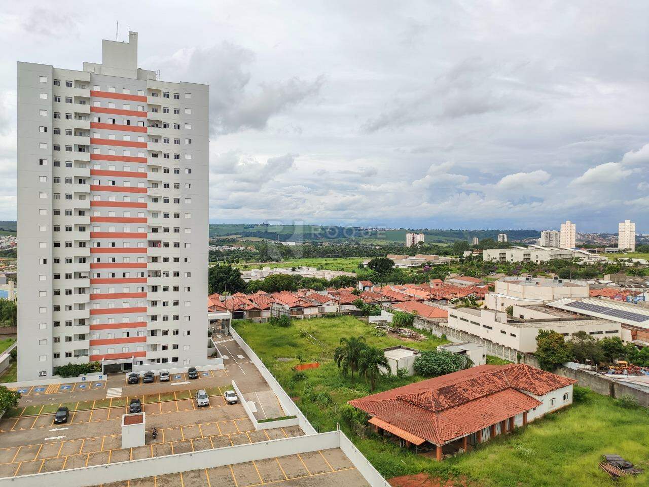 Apartamento para aluguel no bairro Chácaras Antonieta: Vista da sacada
