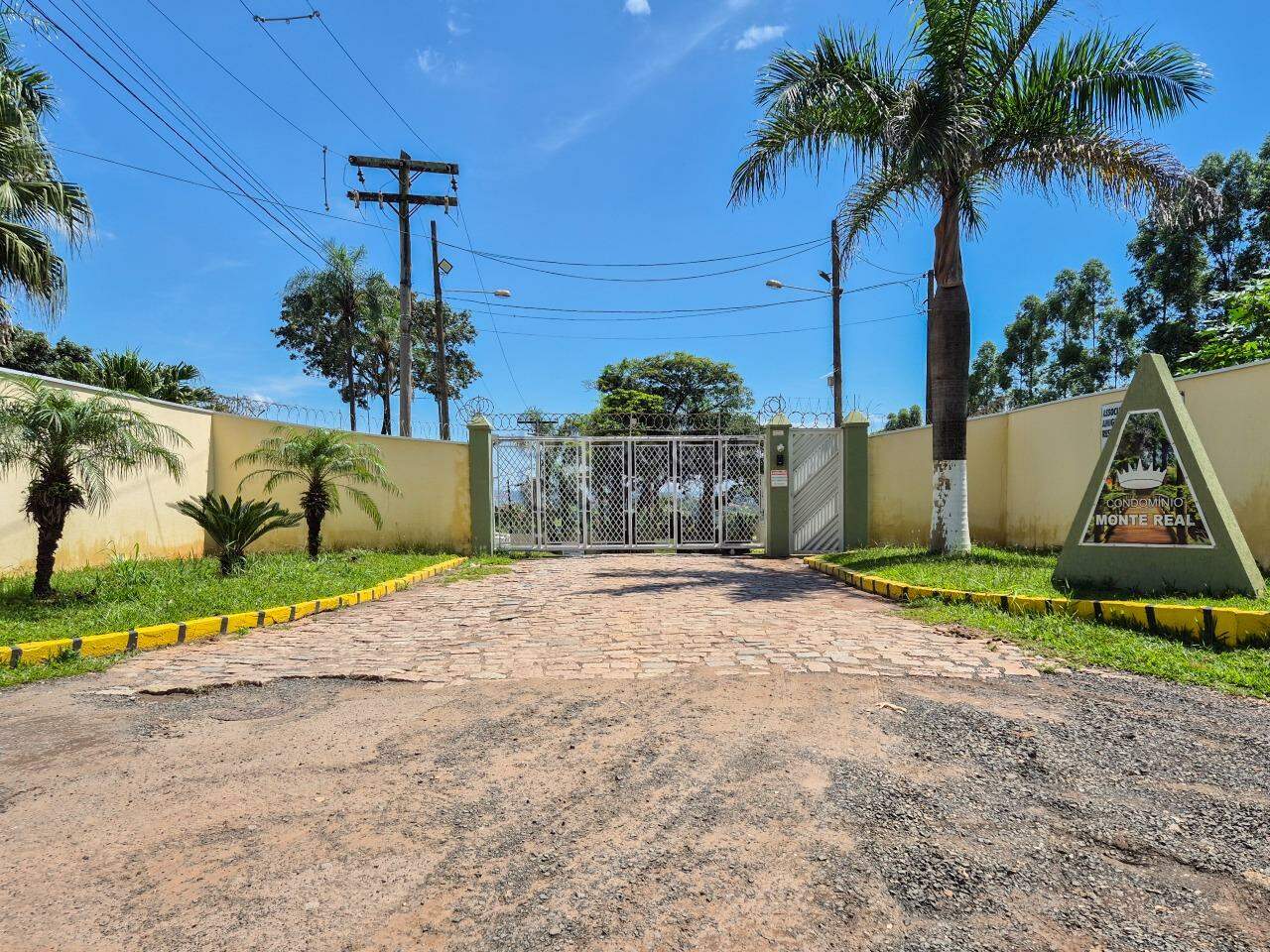 Chácara para aluguel no bairro Jardim Lagoa Nova: Fachada do condomínio 