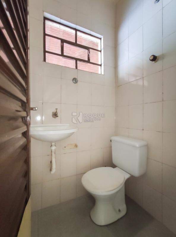 Chácara para aluguel no bairro Jardim Lagoa Nova: Lavabo 