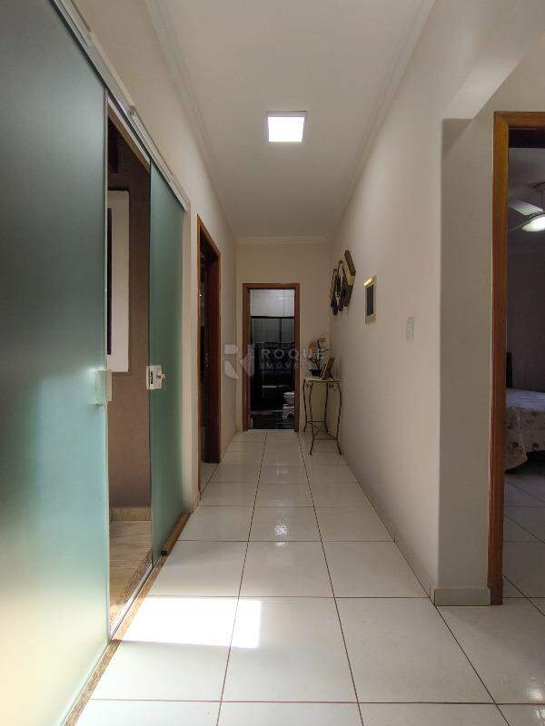 Casa Residencial à venda no bairro JARDIM MORRO AZUL: CORREDOR INTERNO