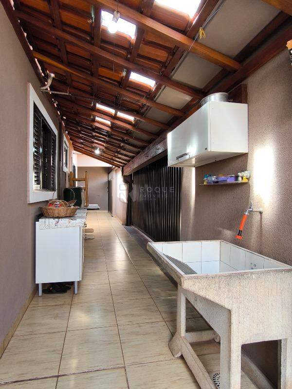 Casa Residencial à venda no bairro JARDIM MORRO AZUL: LAVANDERIA