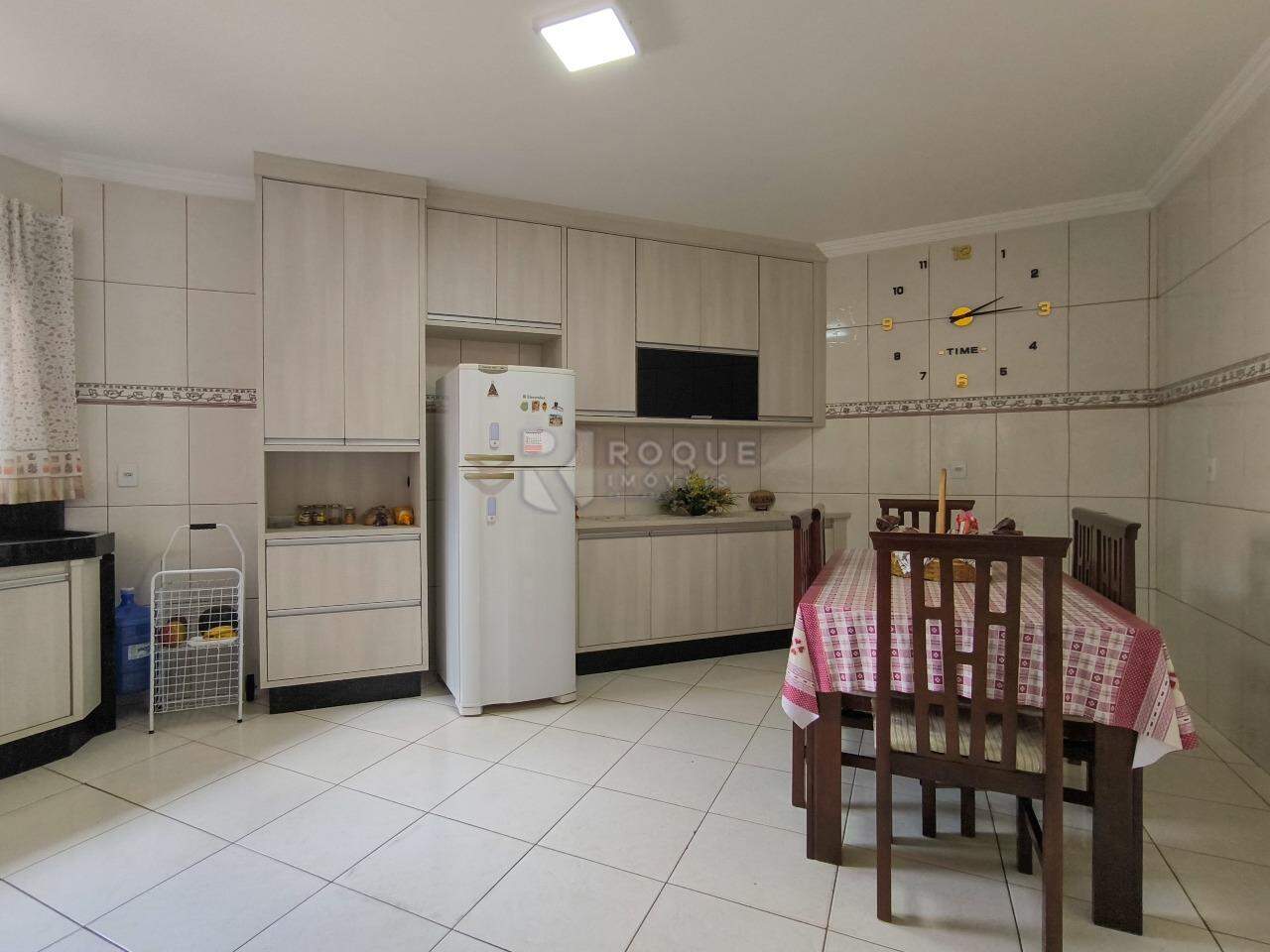 Casa Residencial à venda no bairro JARDIM MORRO AZUL: COZINHA
