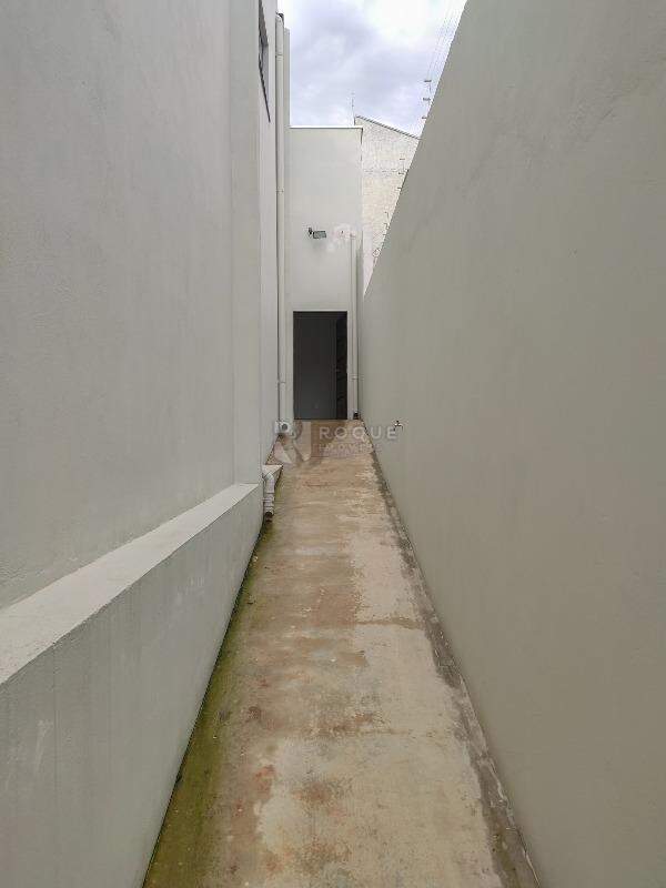 Barracão/Galpão para aluguel no bairro Jardim Glória: Corredor 