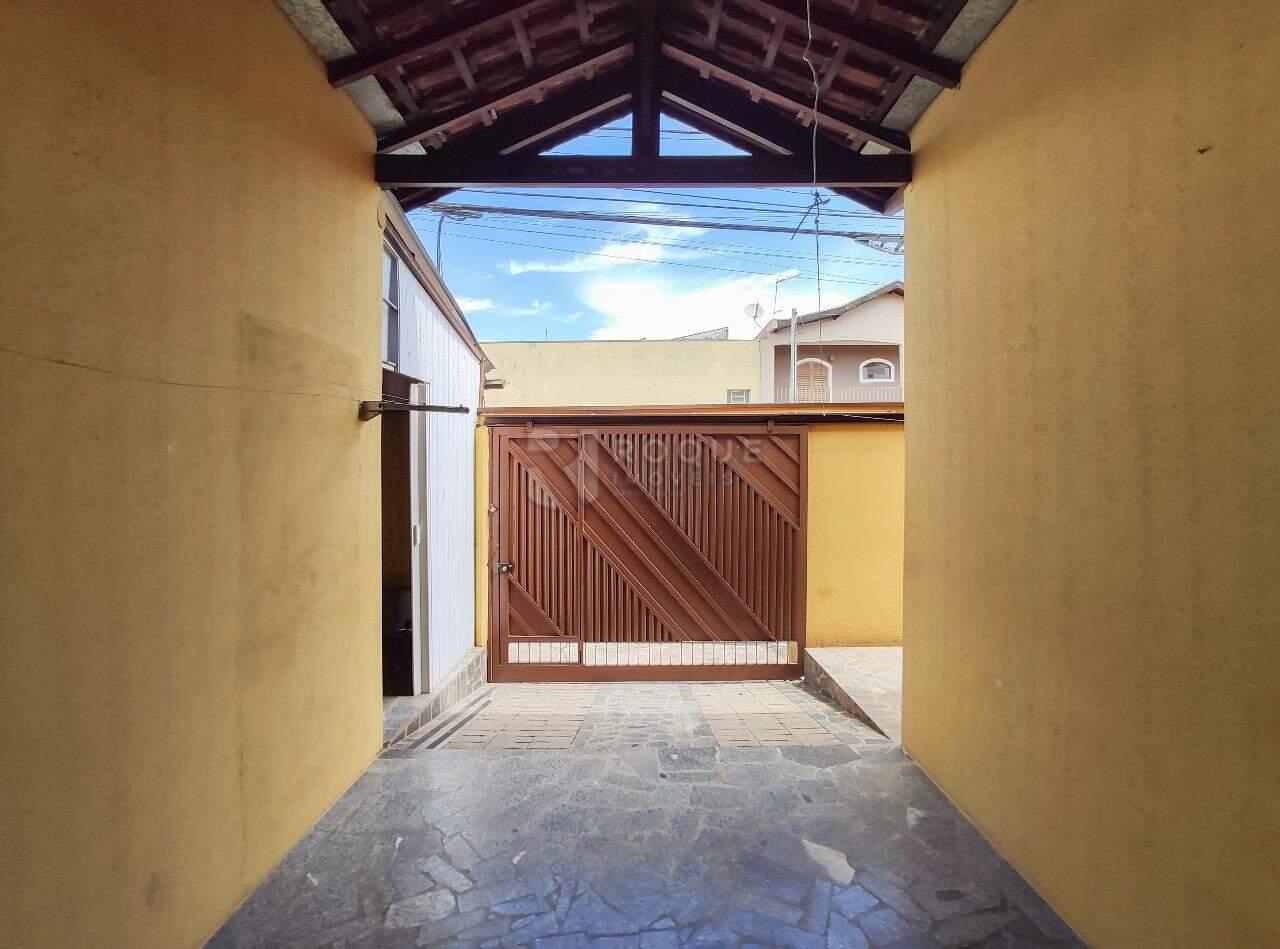 Casa Residencial para aluguel no bairro Jardim Gustavo Peccinini: Garagem 