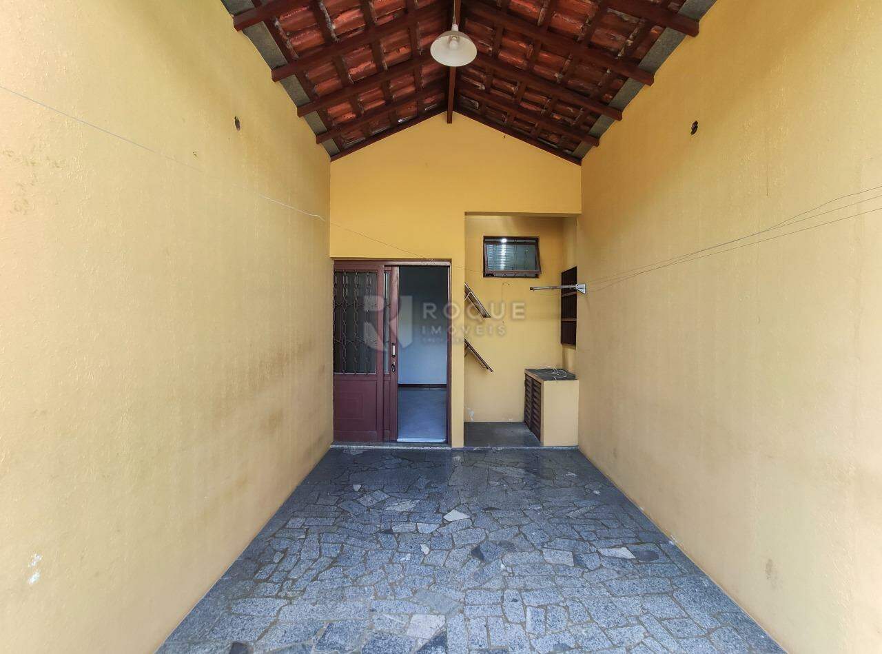 Casa Residencial para aluguel no bairro Jardim Gustavo Peccinini: Garagem 