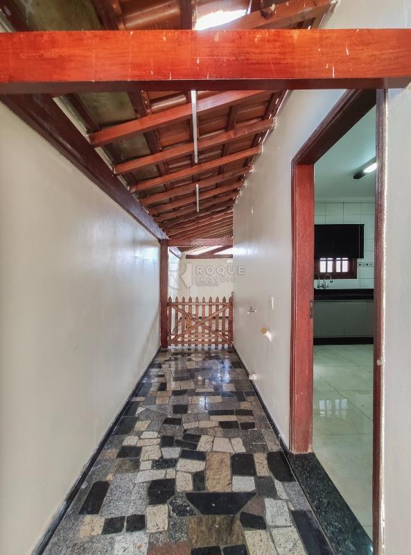 Casa Residencial para aluguel no bairro Jardim Residencial Roseira: Corredor 