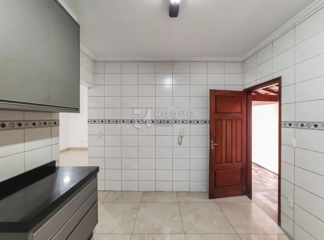 Casa Residencial para aluguel no bairro Jardim Residencial Roseira: Cozinha 