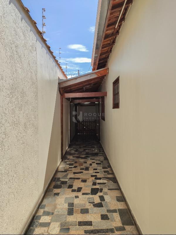 Casa Residencial para aluguel no bairro Jardim Residencial Roseira: Corredor 