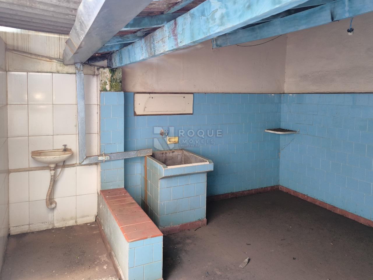 Casa Comercial à venda no bairro Centro: ÁREA DE SERVIÇO