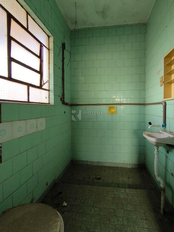 Casa Comercial à venda no bairro Centro: BANHEIRO SOCIAL EDÍCULA