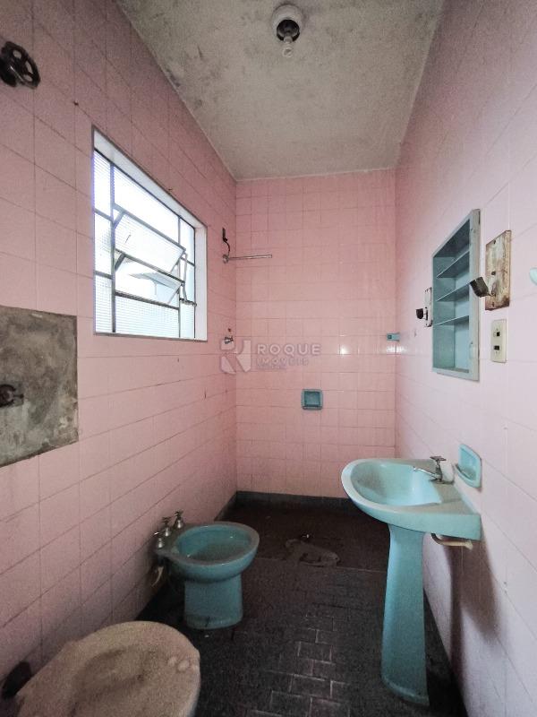 Casa Comercial à venda no bairro Centro: BANHEIRO SOCIAL