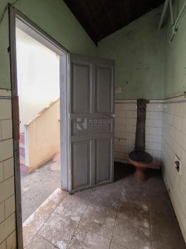 Casa Comercial à venda no bairro Centro: BANHEIRO EXTERNO