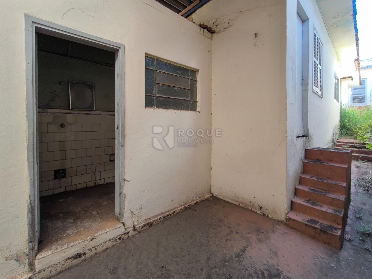 Casa Comercial à venda no bairro Centro: BANHEIRO EXTERNO