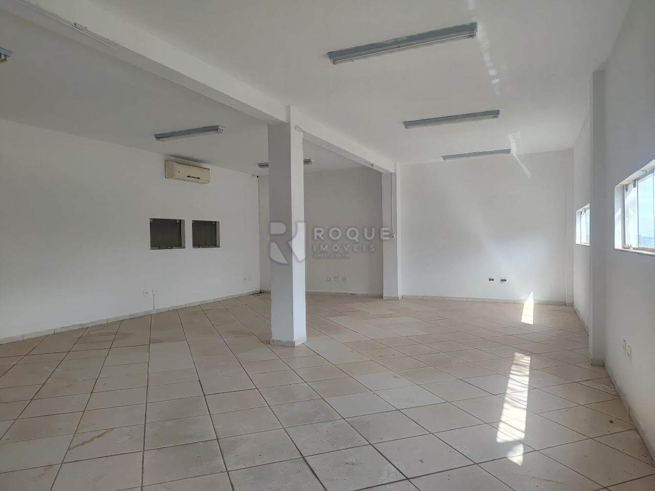 Barracão/Galpão para aluguel no bairro Luis Ometto: Sala 01 piso superior