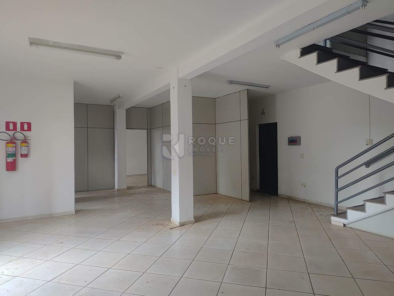 Barracão/Galpão para aluguel no bairro Luis Ometto: Sala 01 piso térreo