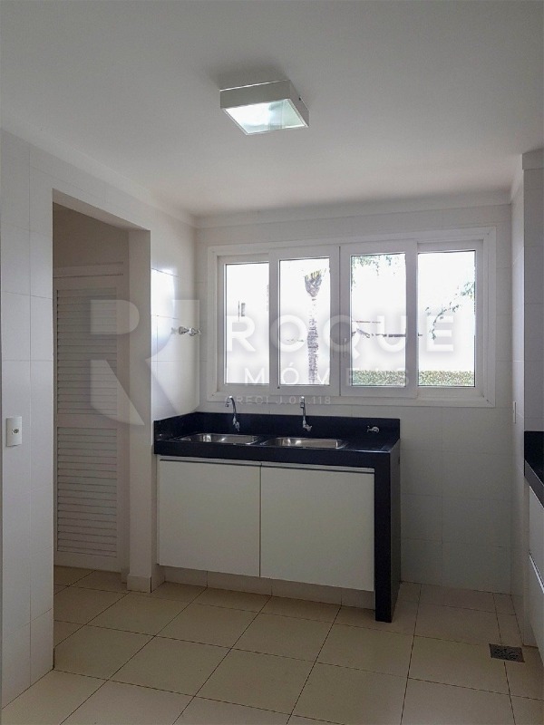 Casa Residencial à venda no bairro Vila Santana : Área de serviço 