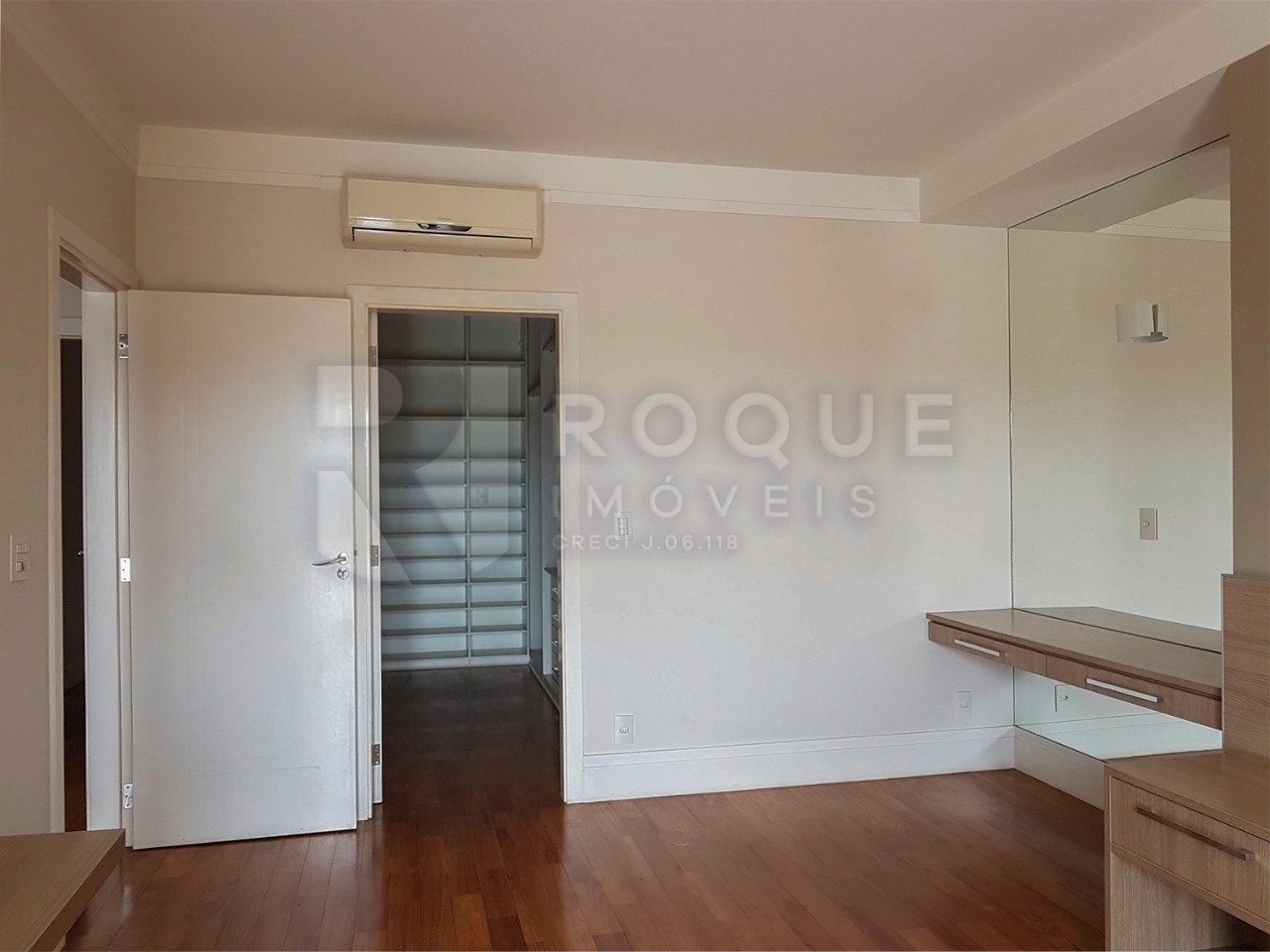 Casa Residencial à venda no bairro Vila Santana : Suíte 