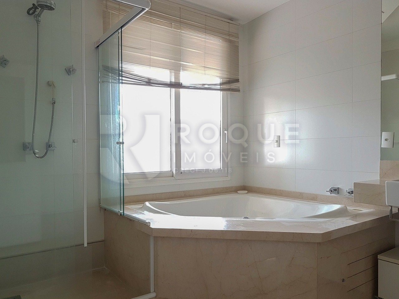 Casa Residencial à venda no bairro Vila Santana : WC Suíte 