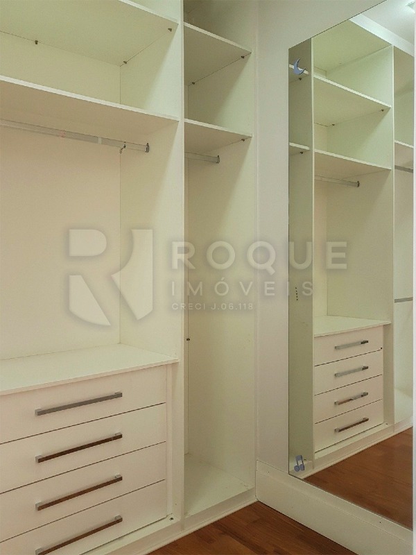 Casa Residencial à venda no bairro Vila Santana : Closet Suíte 