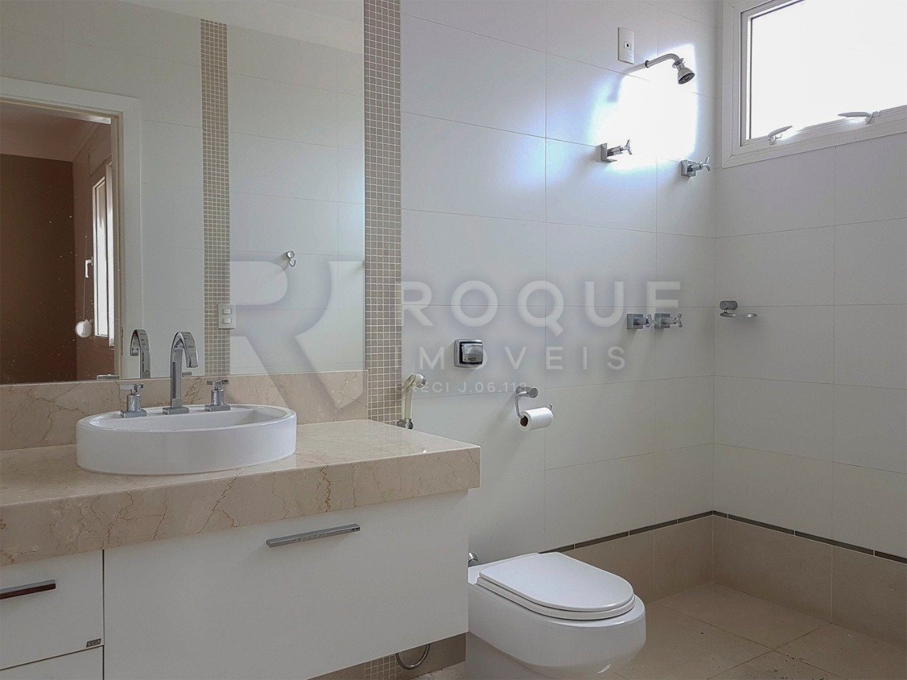 Casa Residencial à venda no bairro Vila Santana : WC Suíte 