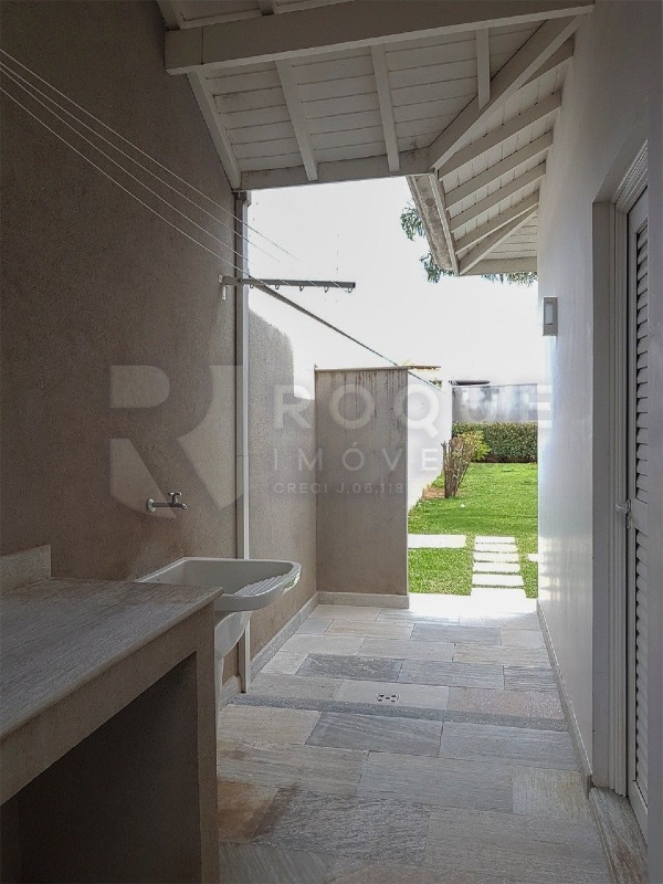 Casa Residencial à venda no bairro Vila Santana : Área de serviço 