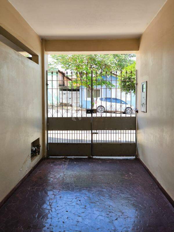 Casa Residencial à venda no bairro Vila Queiroz: GARAGEM CASA 1