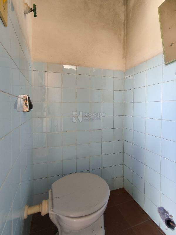 Casa Residencial à venda no bairro Vila Queiroz: BANHEIRO EXTERNO CASA 2
