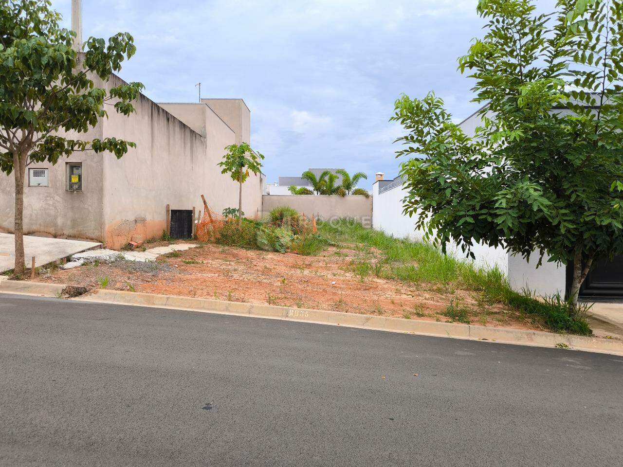 Terreno à venda no bairro Jardim Marajoara: FRENTE