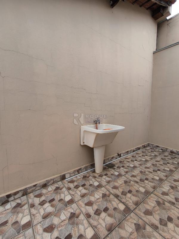 Casa Residencial à venda no bairro Vila Cristovam: ÁREA DE SERVIÇO