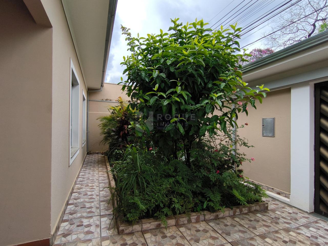 Casa Residencial à venda no bairro Vila Cristovam: JARDIM