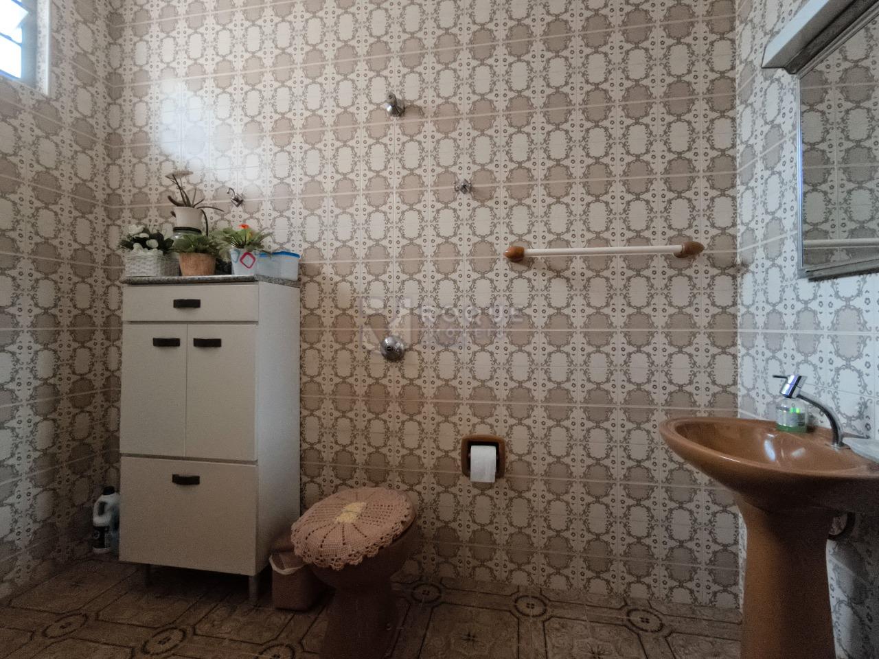 Casa Residencial à venda no bairro Vila Cristovam: BANHEIRO EXTERNO