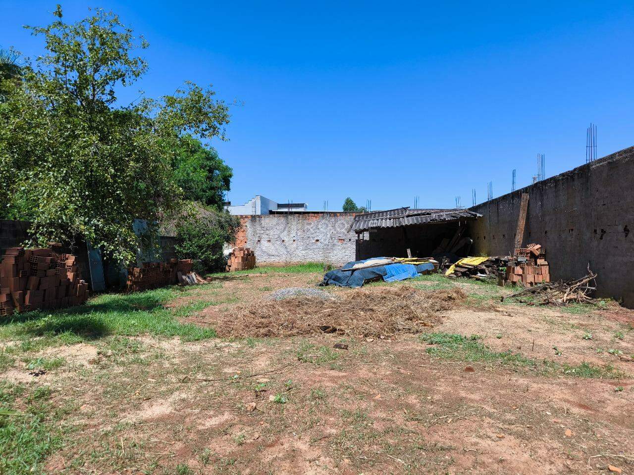 Terreno à venda no bairro Residencial Chácara São José: 