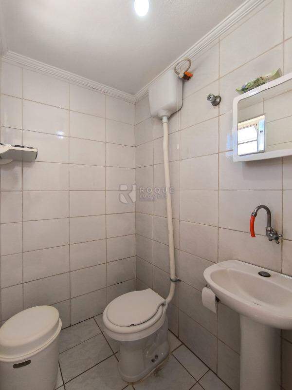 Casa Residencial à venda no bairro Residencial Fenix: BANHEIRO EXTERNO
